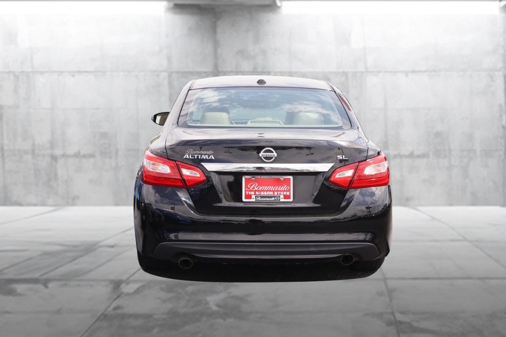 Nissan Altima Vehicle Image 06