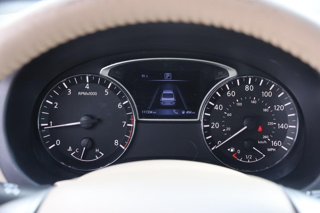 Nissan Altima Vehicle Image 14