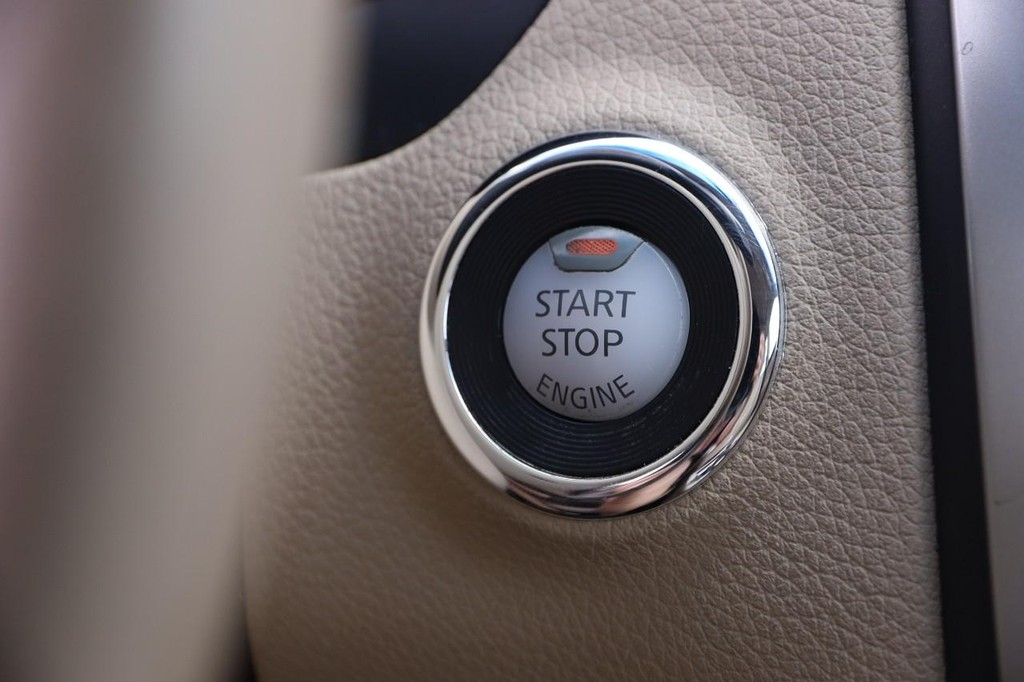 Nissan Altima Vehicle Image 15