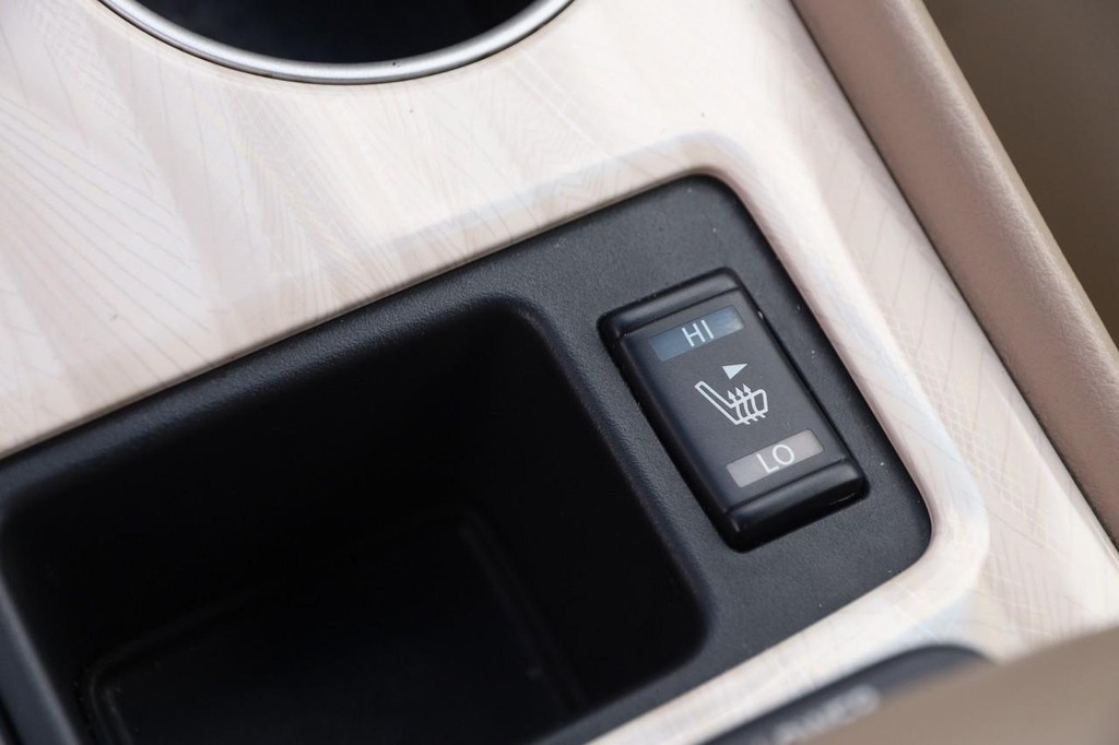 Nissan Altima Vehicle Image 20