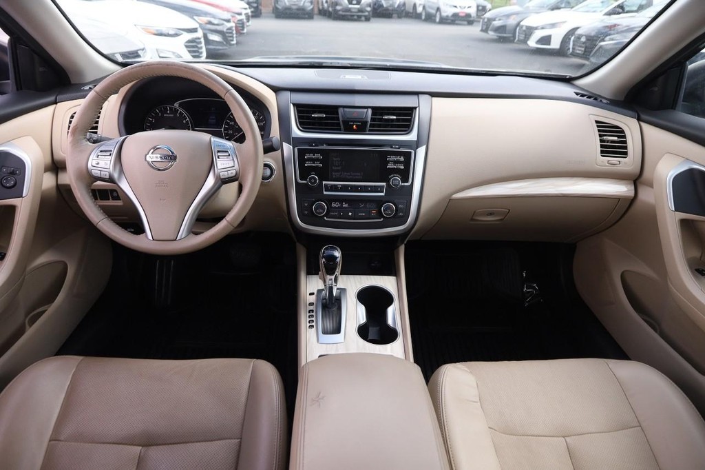 Nissan Altima Vehicle Image 22
