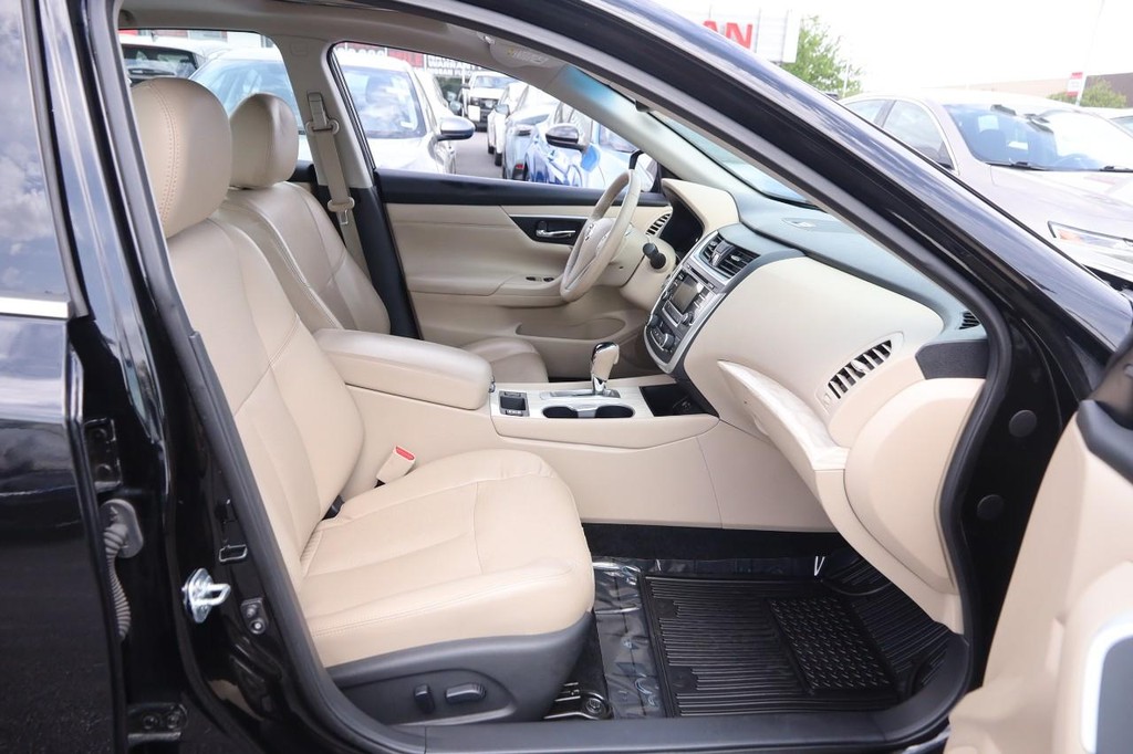 Nissan Altima Vehicle Image 27
