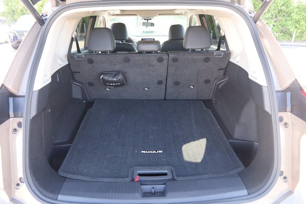 Nissan Rogue Vehicle Image 07