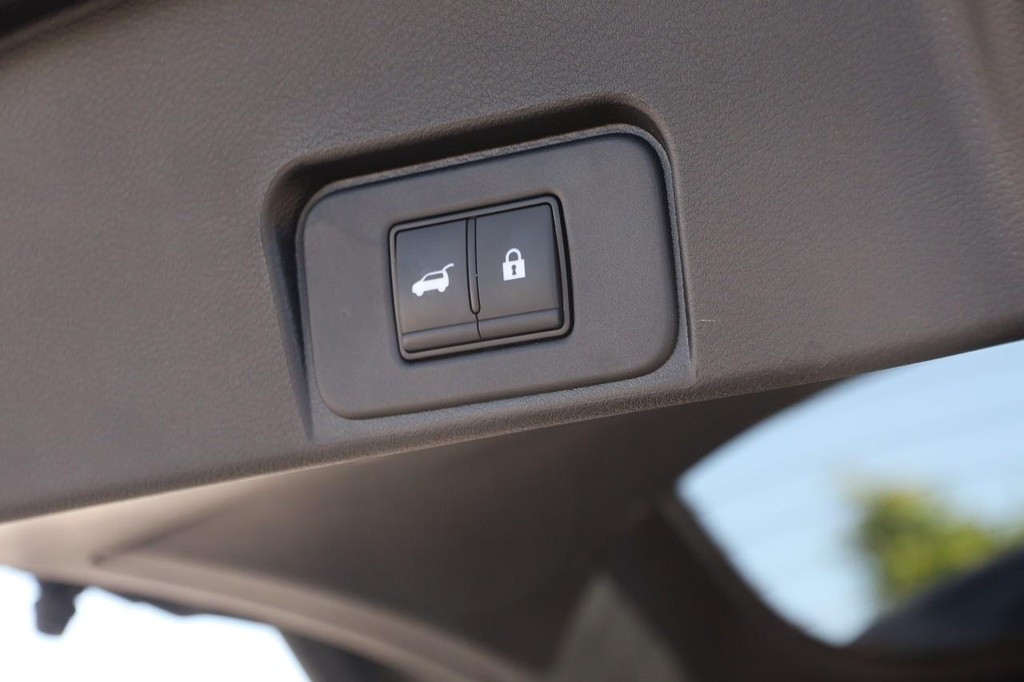 Nissan Rogue Vehicle Image 08
