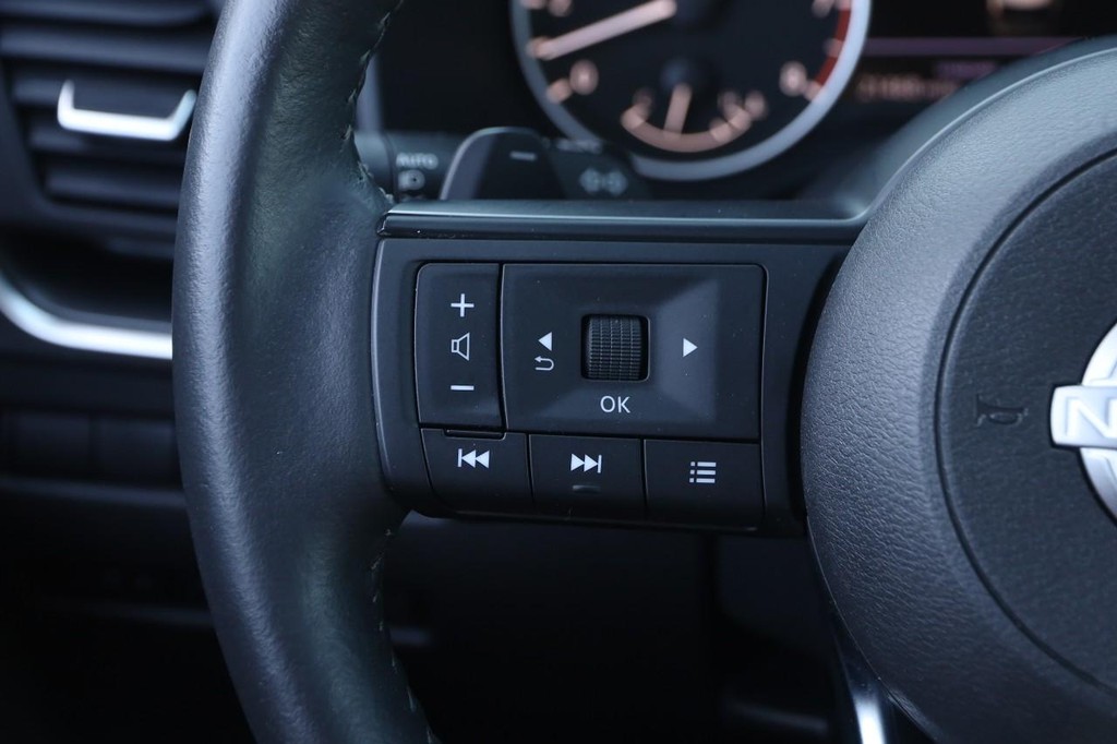 Nissan Rogue Vehicle Image 13