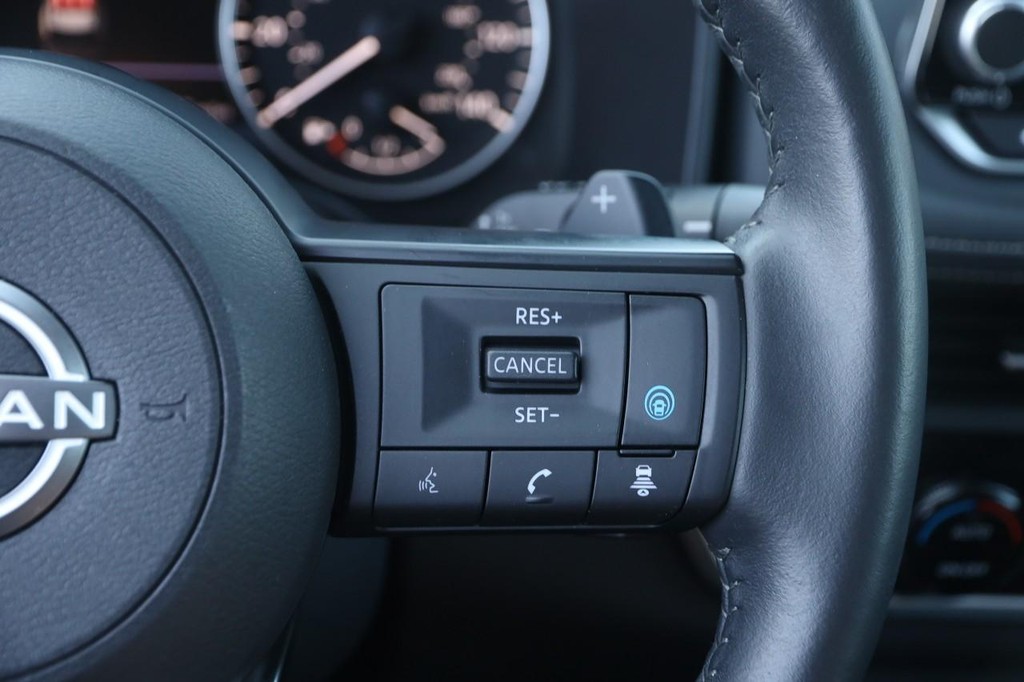Nissan Rogue Vehicle Image 14