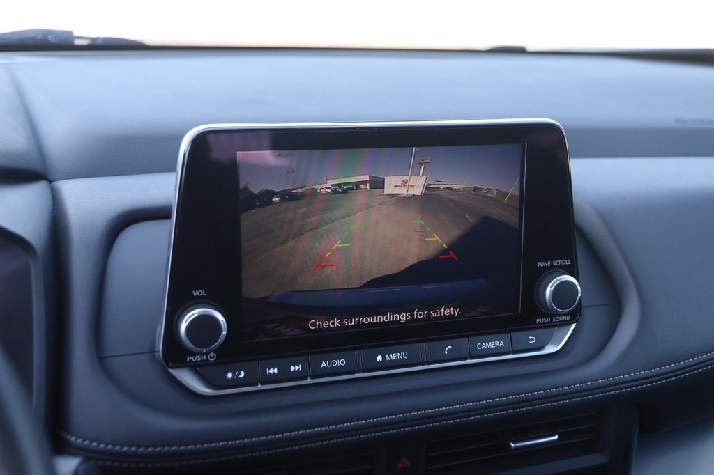 Nissan Rogue Vehicle Image 17