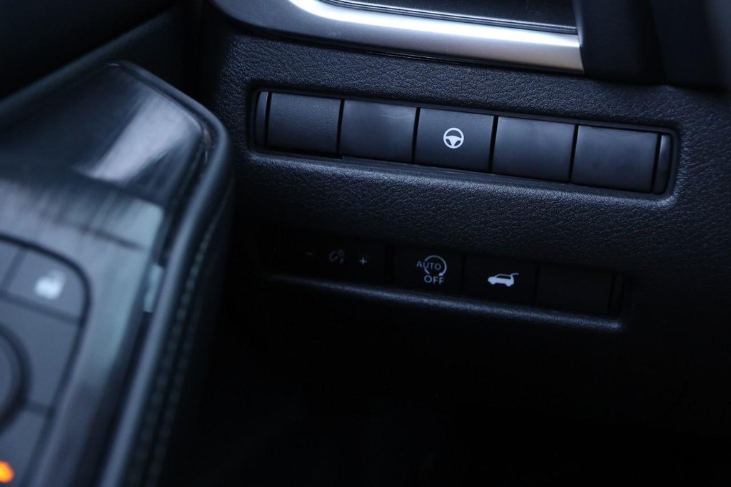Nissan Rogue Vehicle Image 20