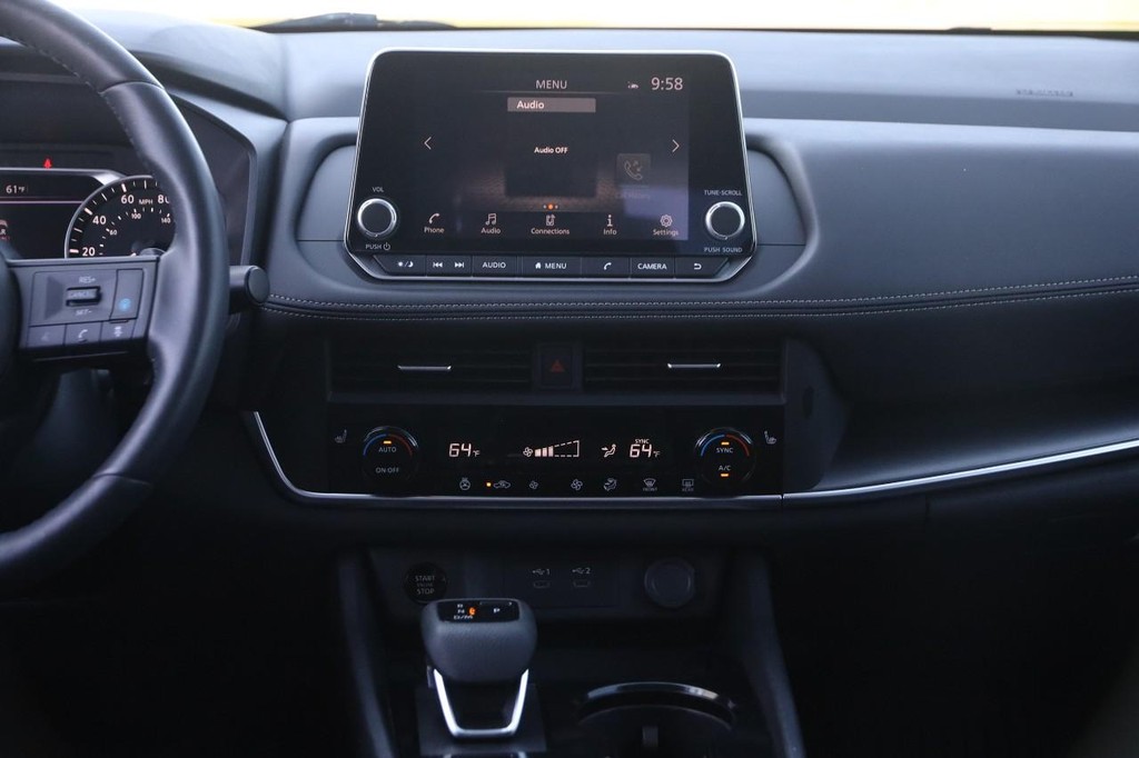 Nissan Rogue Vehicle Image 24