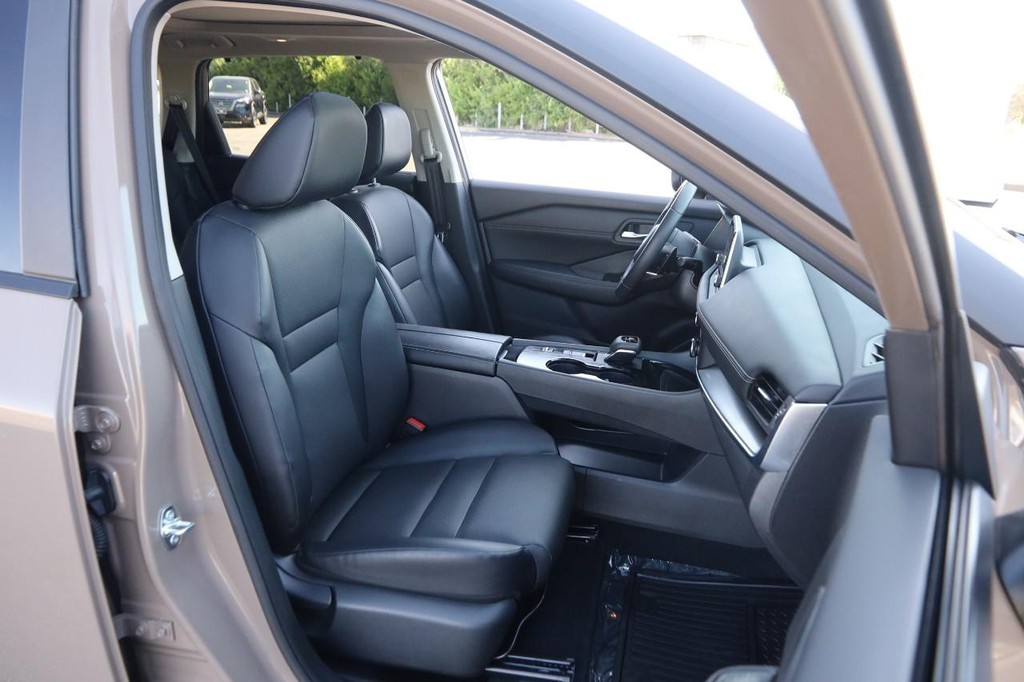 Nissan Rogue Vehicle Image 26