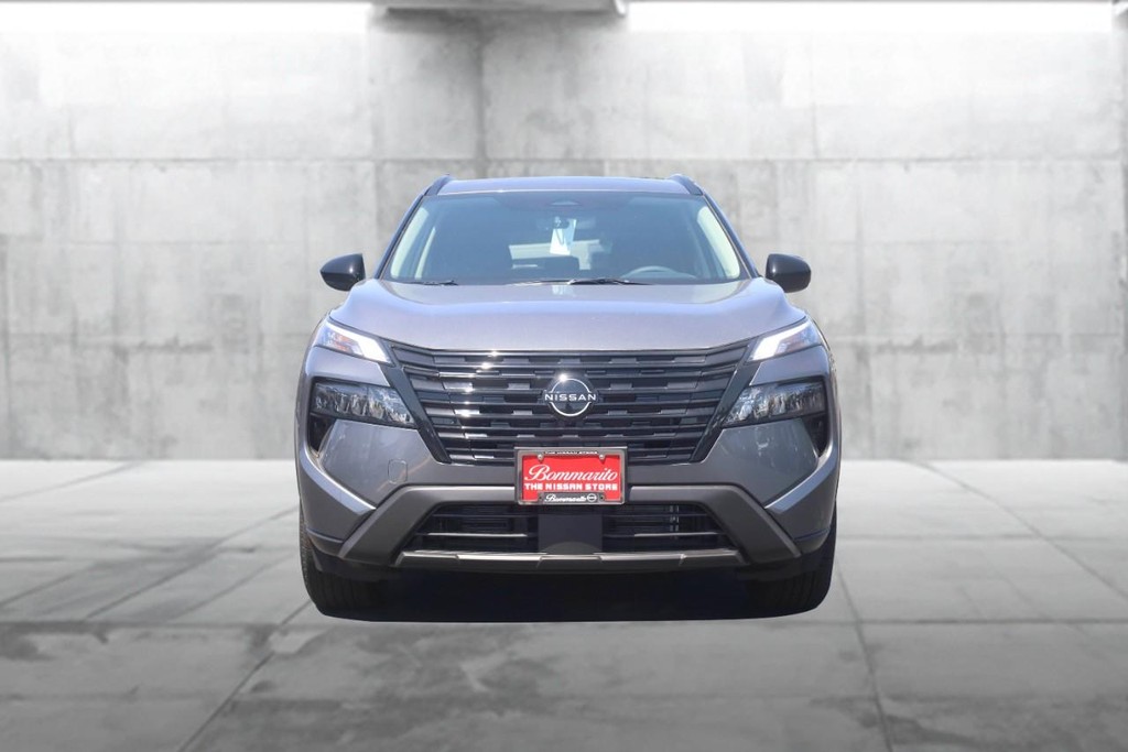 Nissan Rogue Vehicle Full-screen Gallery Image 4