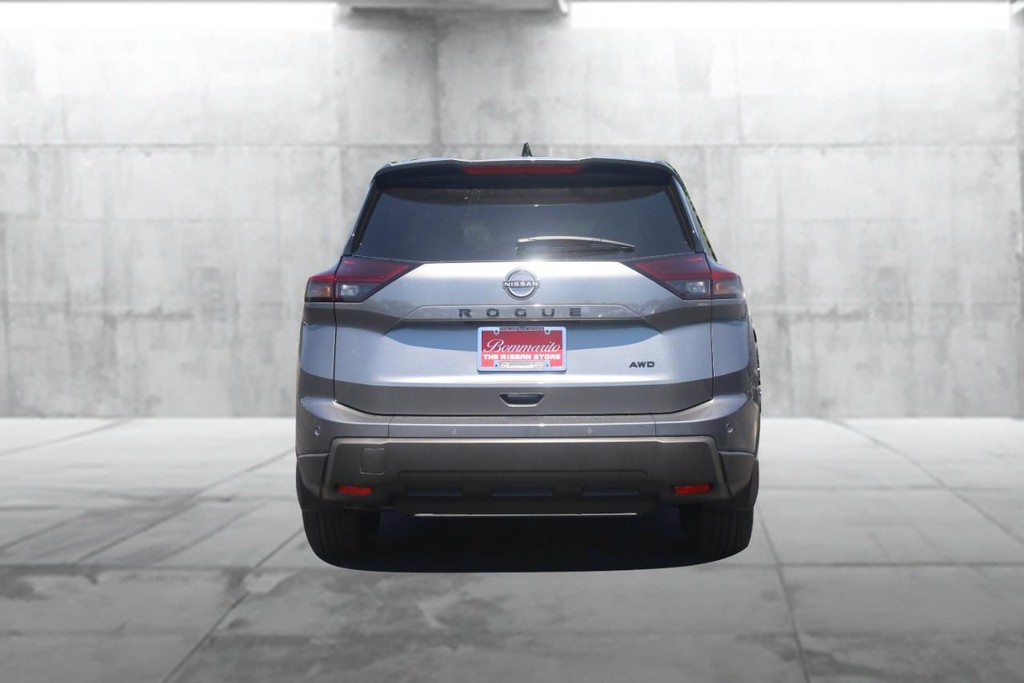 Nissan Rogue Vehicle Full-screen Gallery Image 6