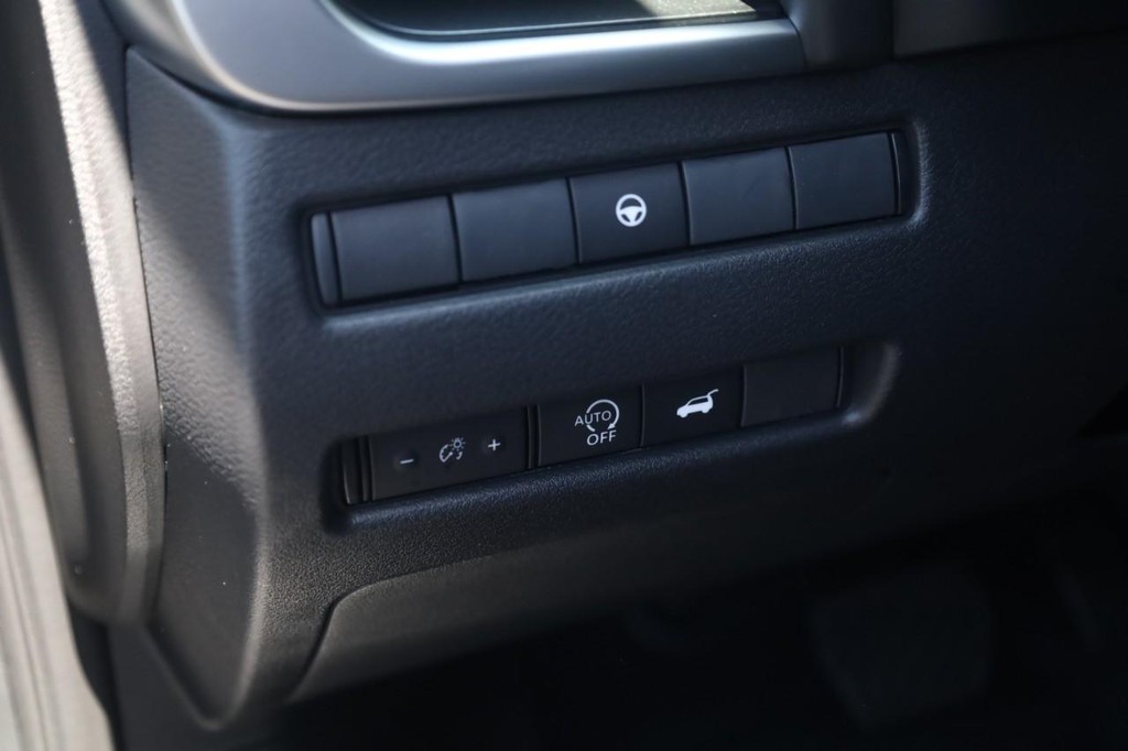 Nissan Rogue Vehicle Full-screen Gallery Image 12