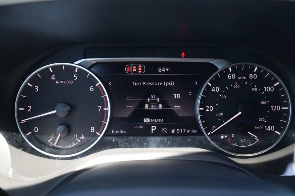 Nissan Rogue Vehicle Full-screen Gallery Image 13