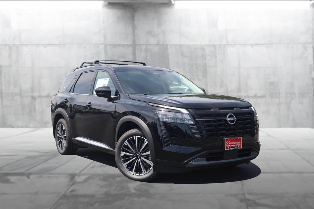 Nissan Pathfinder Vehicle Image 02