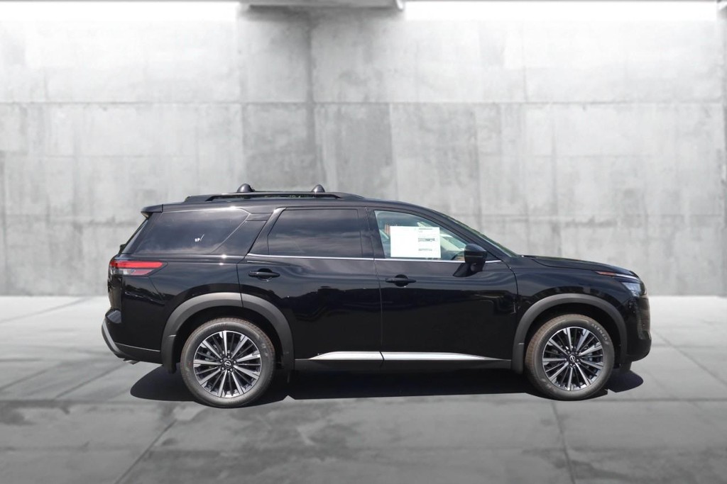 Nissan Pathfinder Vehicle Image 05