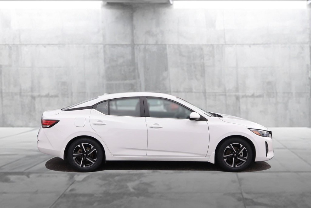 Nissan Sentra Vehicle Image 05