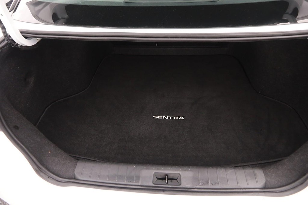 Nissan Sentra Vehicle Image 07
