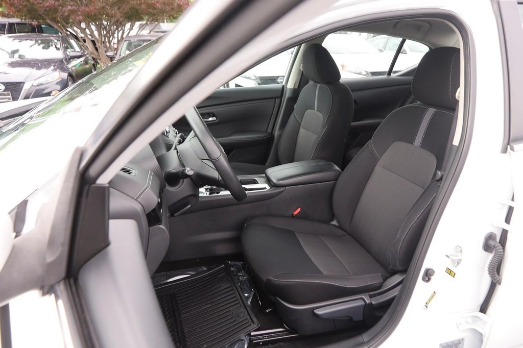Nissan Sentra Vehicle Image 08