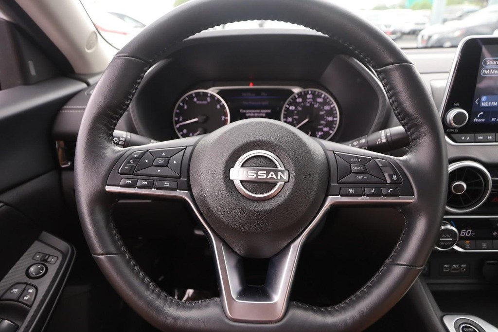 Nissan Sentra Vehicle Image 10
