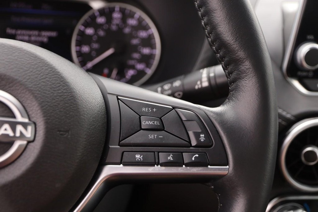 Nissan Sentra Vehicle Image 12