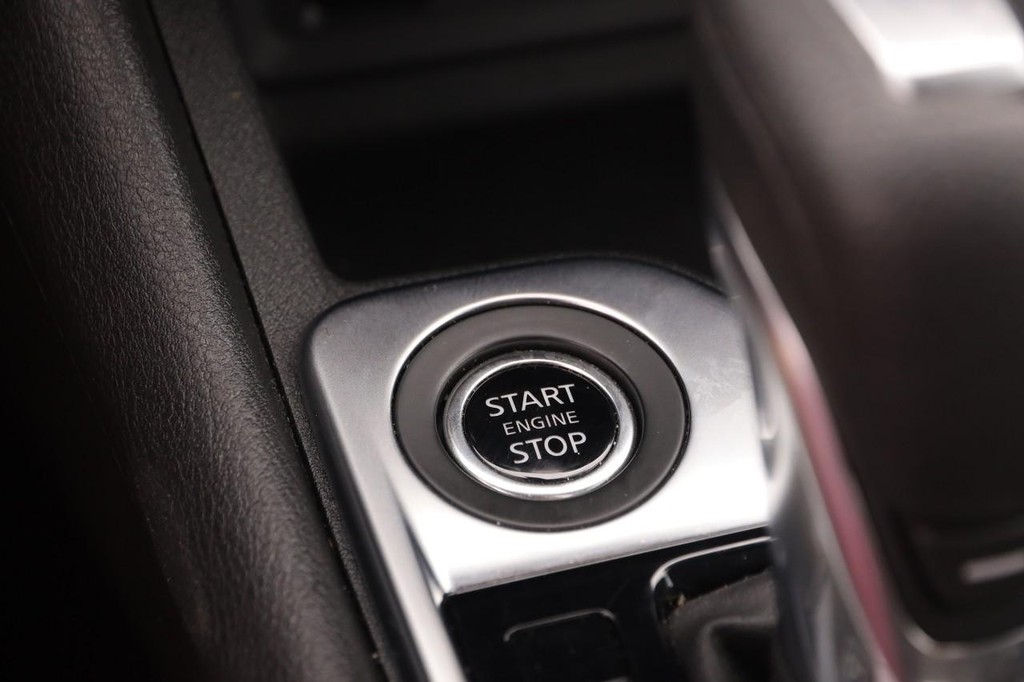 Nissan Sentra Vehicle Image 14