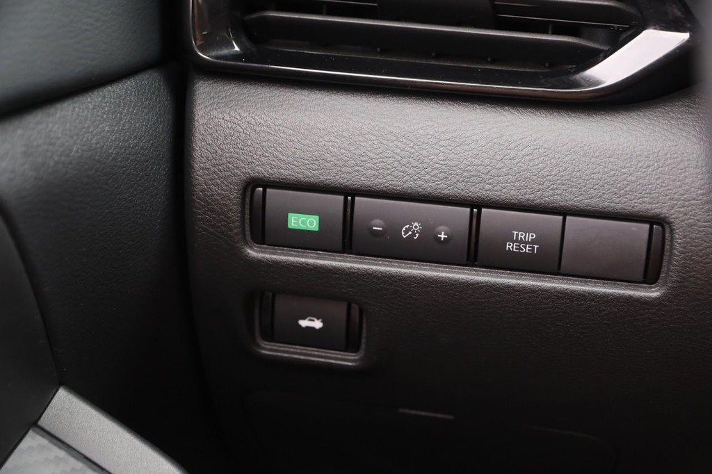 Nissan Sentra Vehicle Image 19