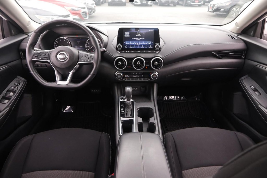 Nissan Sentra Vehicle Image 20