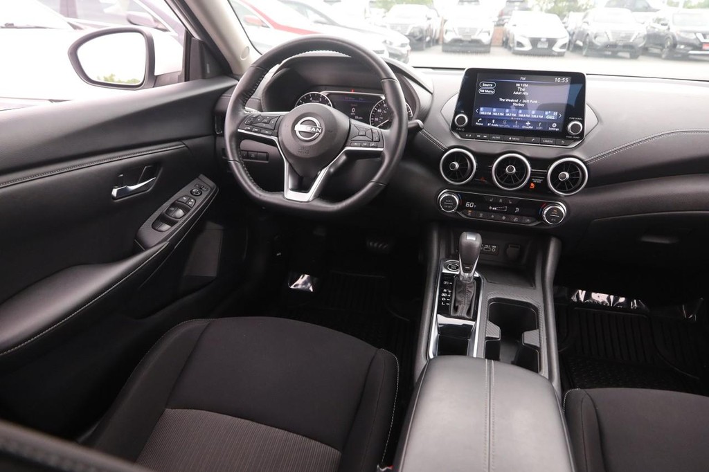 Nissan Sentra Vehicle Image 21