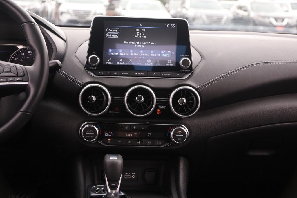 Nissan Sentra Vehicle Image 23