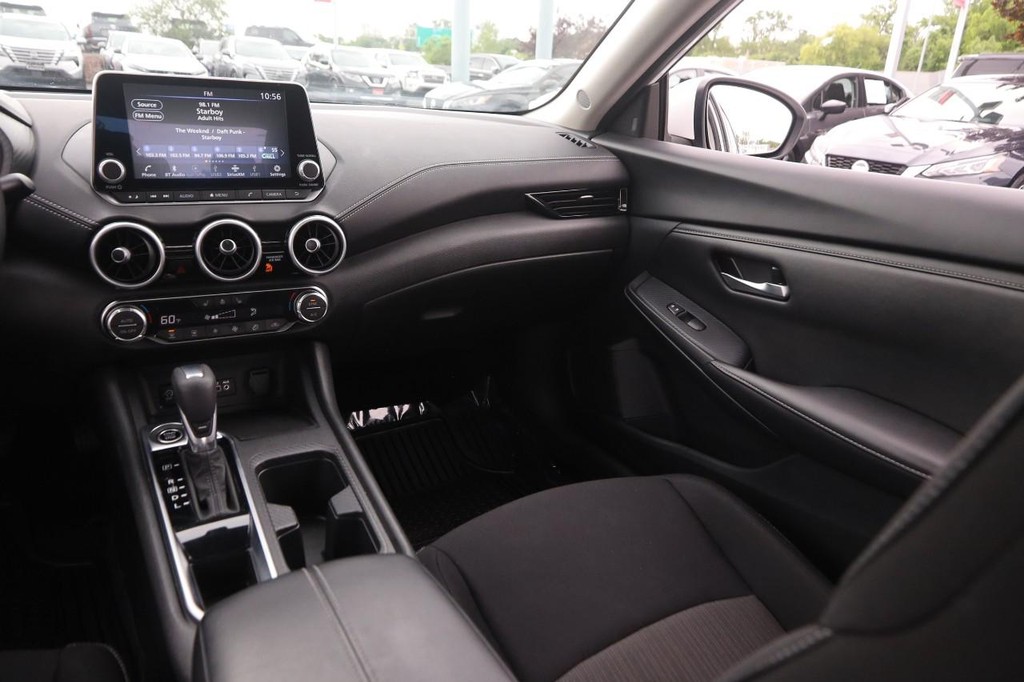 Nissan Sentra Vehicle Image 24