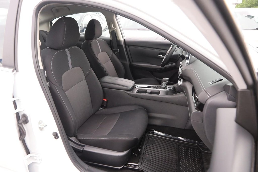 Nissan Sentra Vehicle Image 25