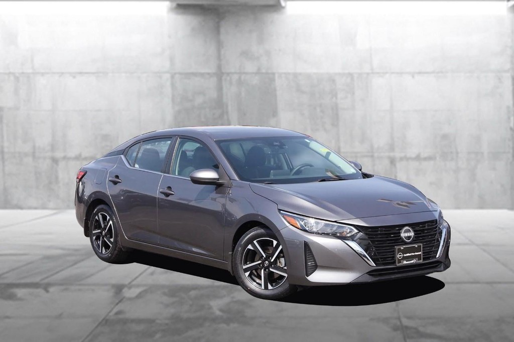 Nissan Sentra Vehicle Image 02