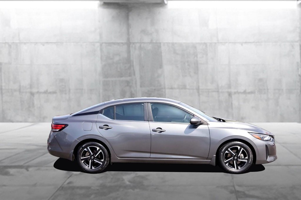 Nissan Sentra Vehicle Image 05