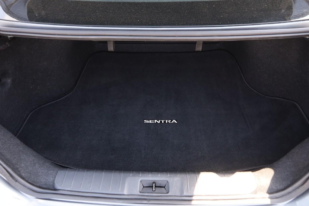 Nissan Sentra Vehicle Image 07