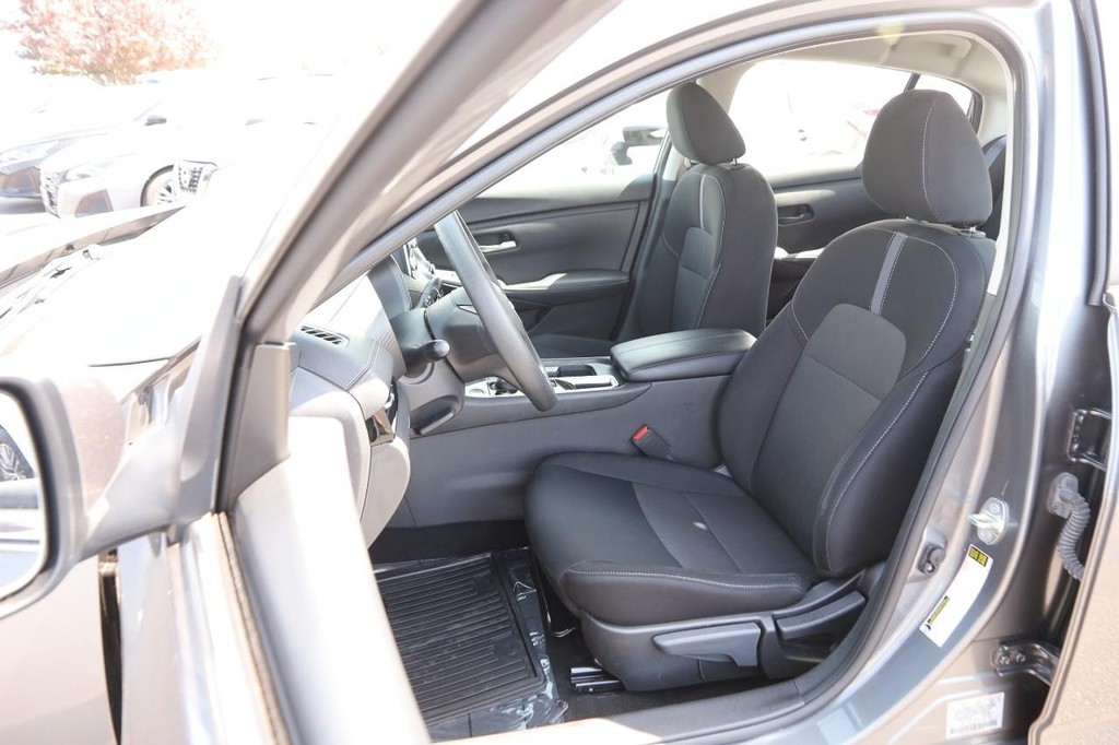 Nissan Sentra Vehicle Image 08
