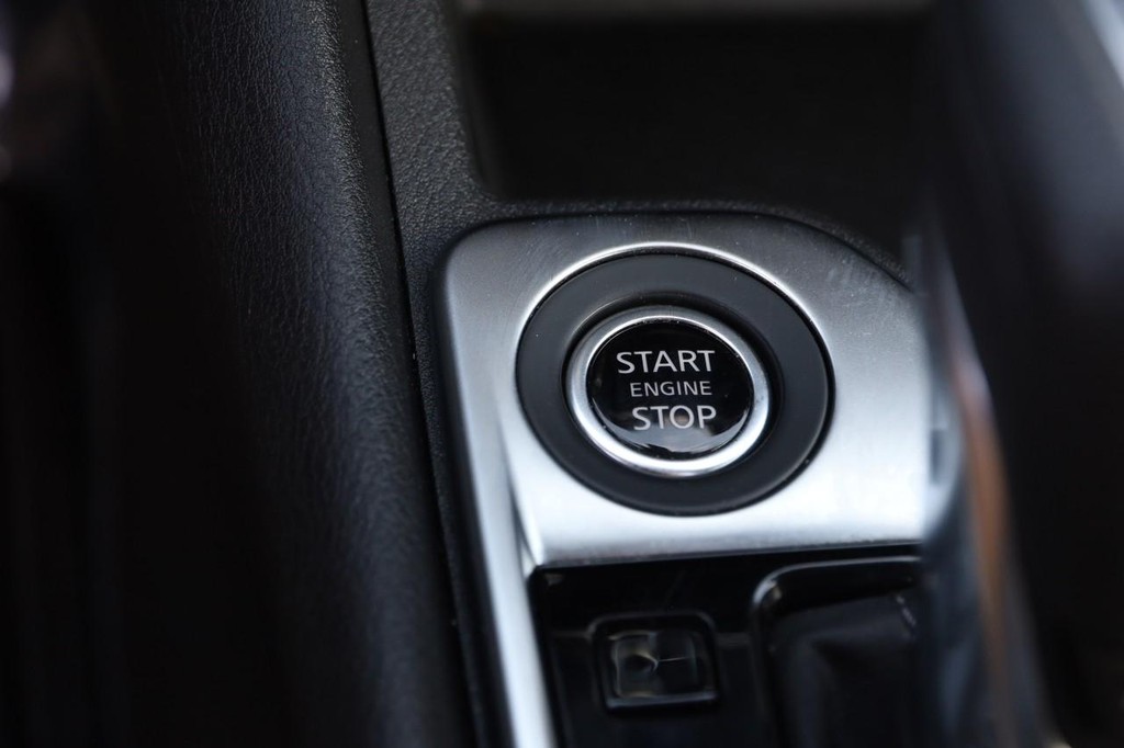 Nissan Sentra Vehicle Image 14