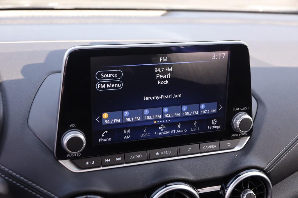 Nissan Sentra Vehicle Image 16