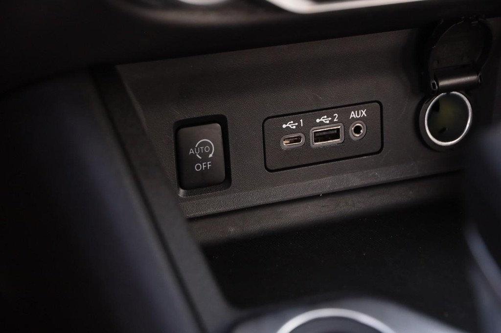Nissan Sentra Vehicle Image 19