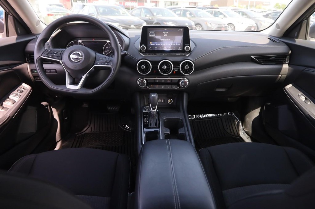 Nissan Sentra Vehicle Image 21