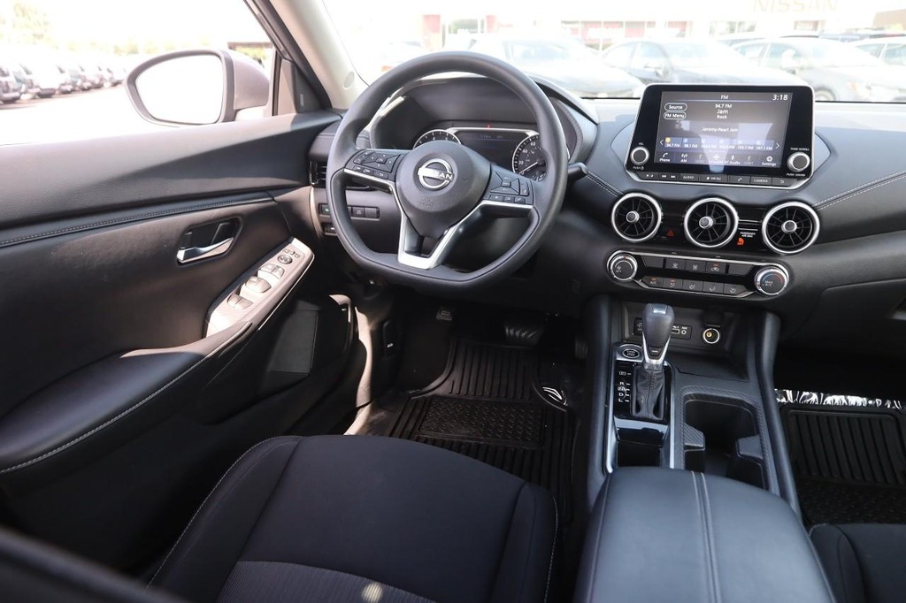 Nissan Sentra Vehicle Image 22
