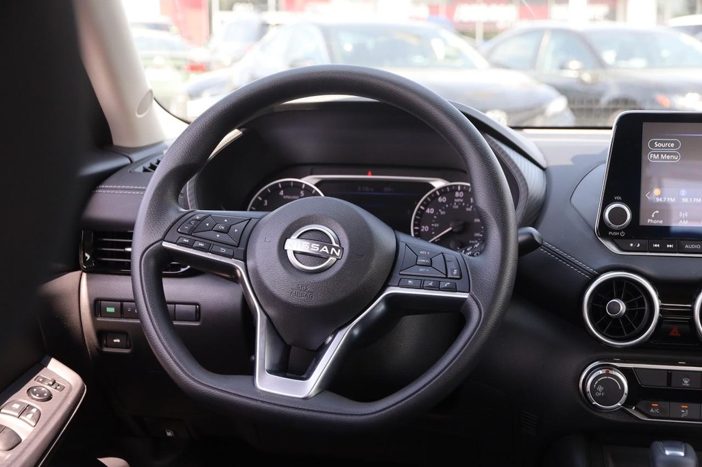 Nissan Sentra Vehicle Image 23