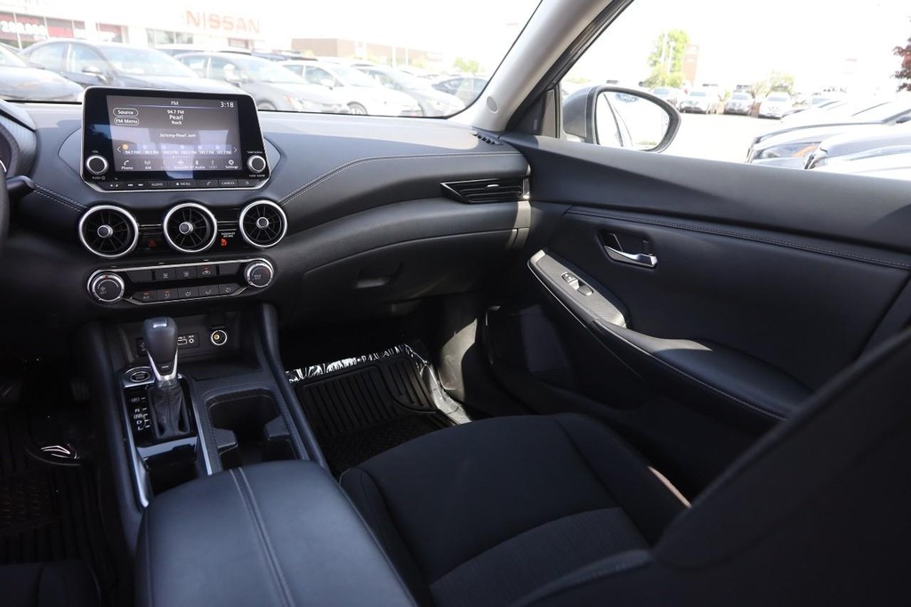 Nissan Sentra Vehicle Image 25