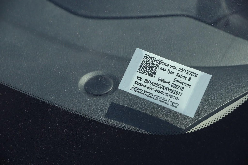 Nissan Sentra Vehicle Image 29