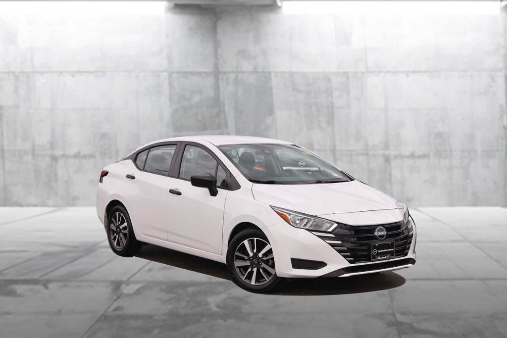 Nissan Versa Vehicle Image 02