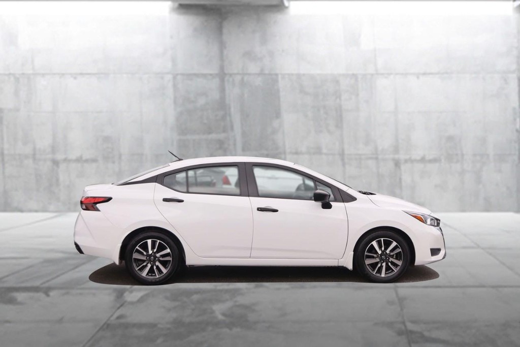 Nissan Versa Vehicle Image 05