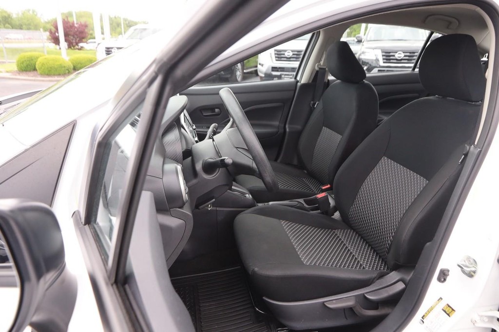 Nissan Versa Vehicle Image 07