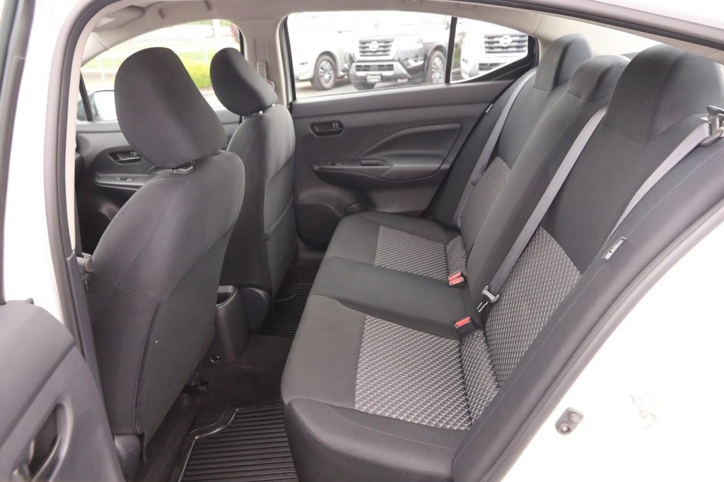Nissan Versa Vehicle Image 08