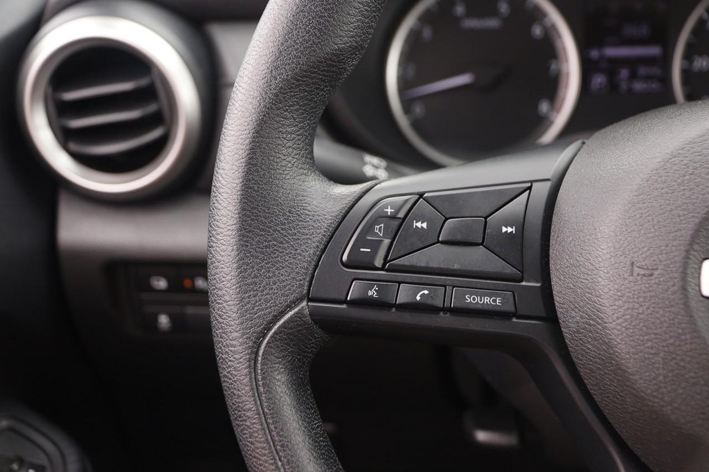 Nissan Versa Vehicle Image 10