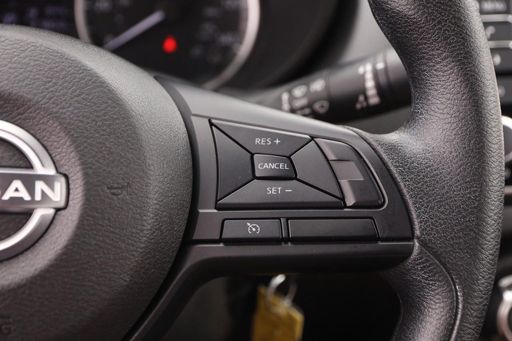 Nissan Versa Vehicle Image 11